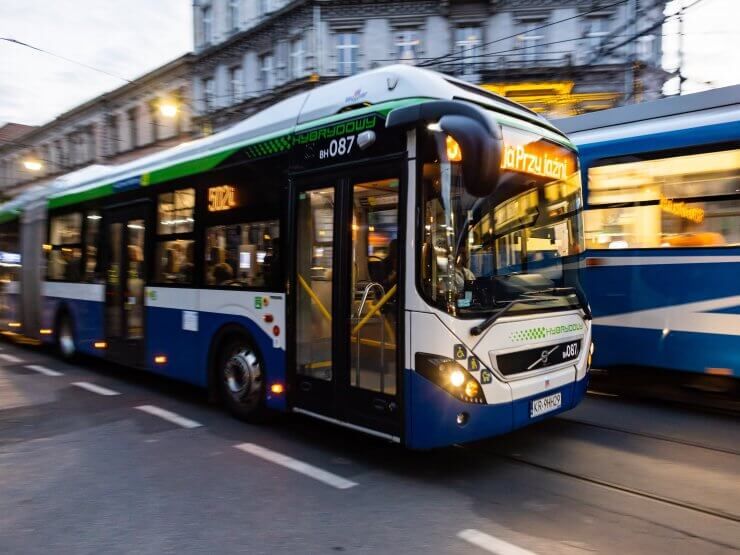 LINIA autobusowa nr 142 od 1 października zmiana trasy oraz wzmocnienia komunikacji miejskiej w Krakowie